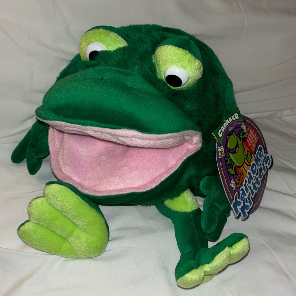 Somersault | Karaoke Krittters CROAKER Green Frog Plush Puppet Sing- Along Toy